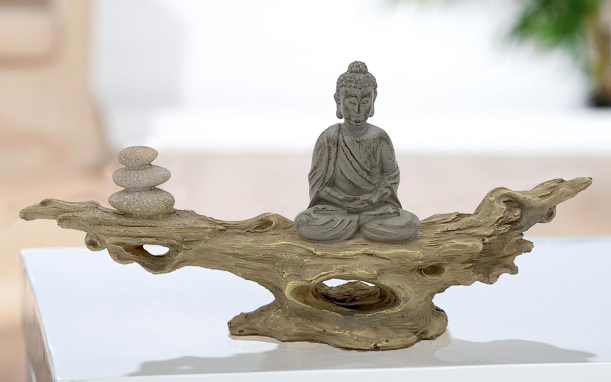 Figur Buddha meditierend auf Baumstamm Casamia | Wohnen 30x14cm